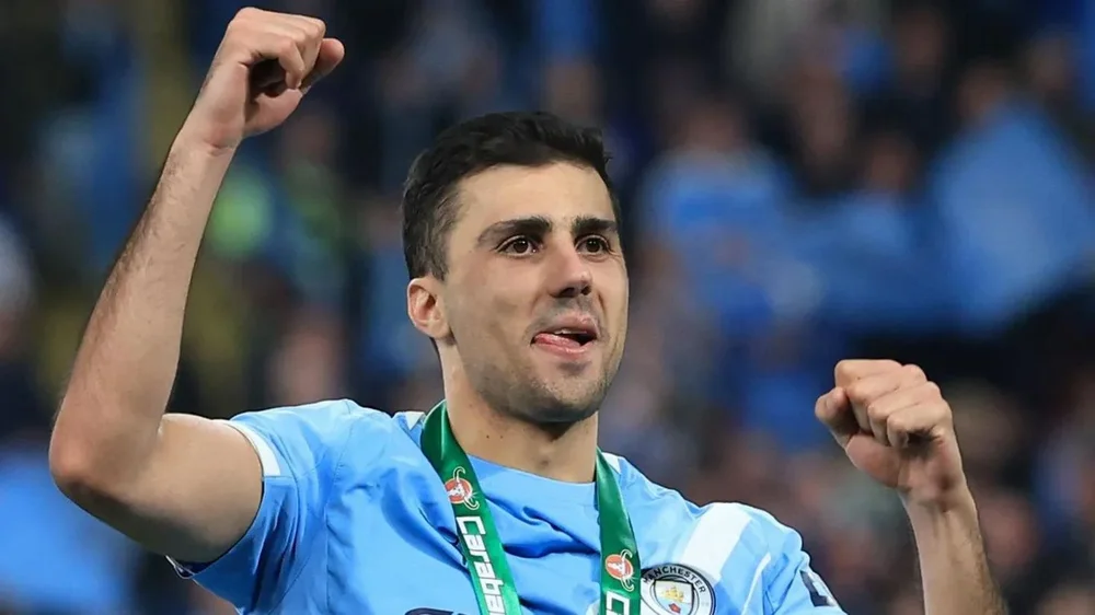 Rodri celebrating winning the Carabao Cup