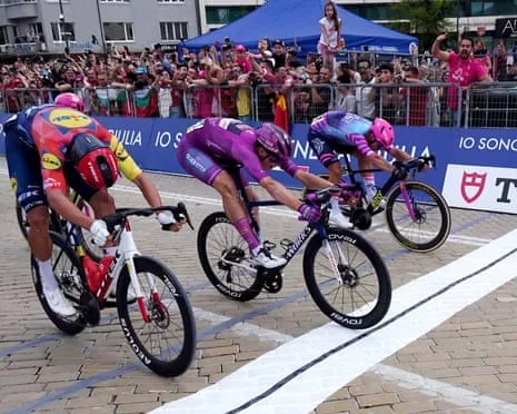 Paul Magnier (centre) wins the third stage of the Giro d’Italia in front of Jonathan Milan (left) and Dylan Groenewegen
