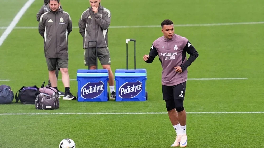 Tchouaméni y Mbappé entrenan con normalidad antes del 'Clásico'